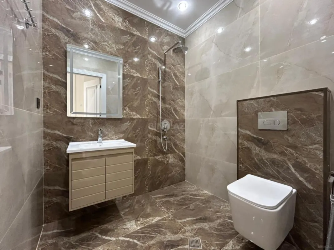 Satılır 3 otaqlı mənzil 135 m²