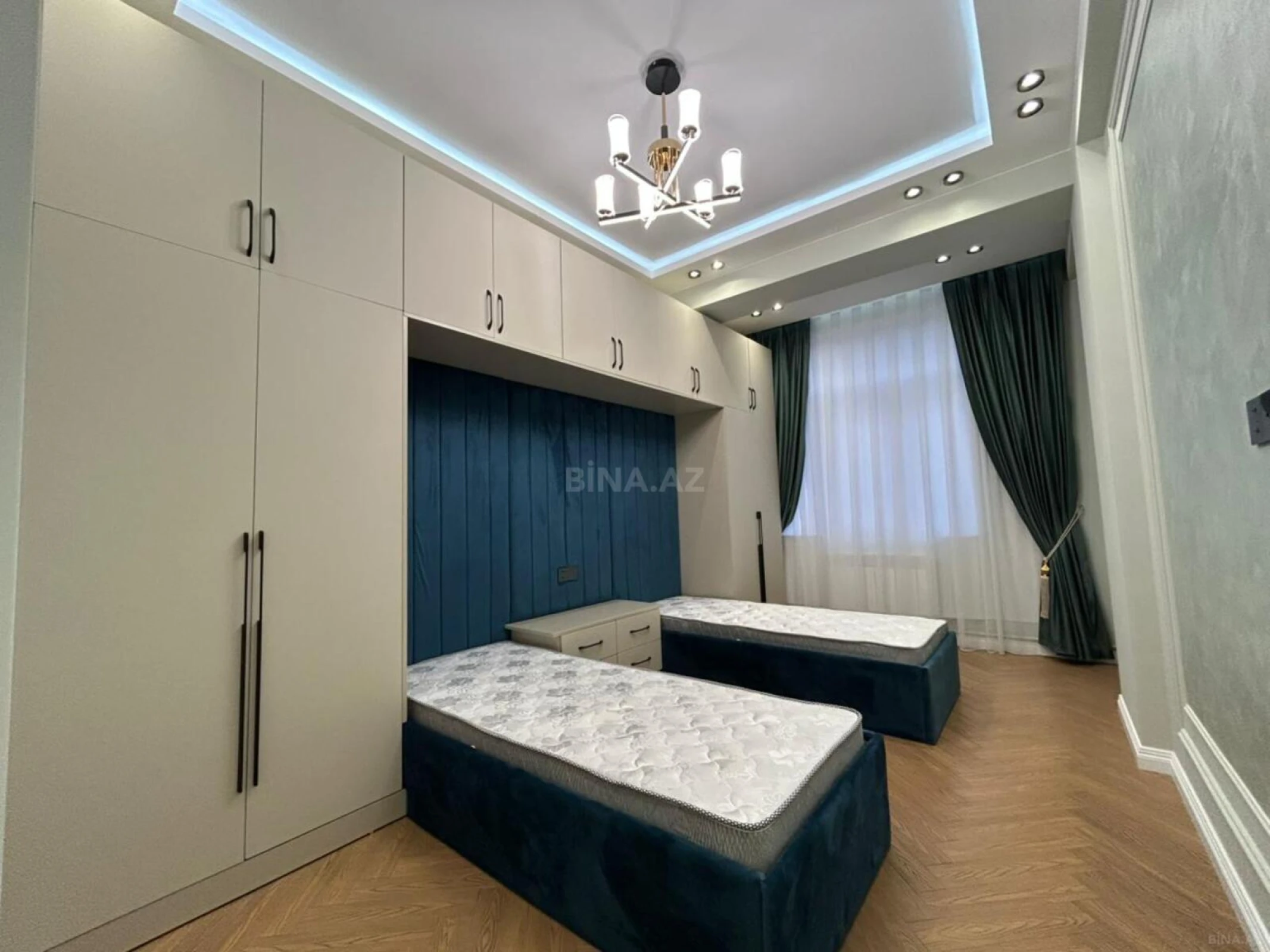 Satılır 3 otaqlı mənzil 135 m²