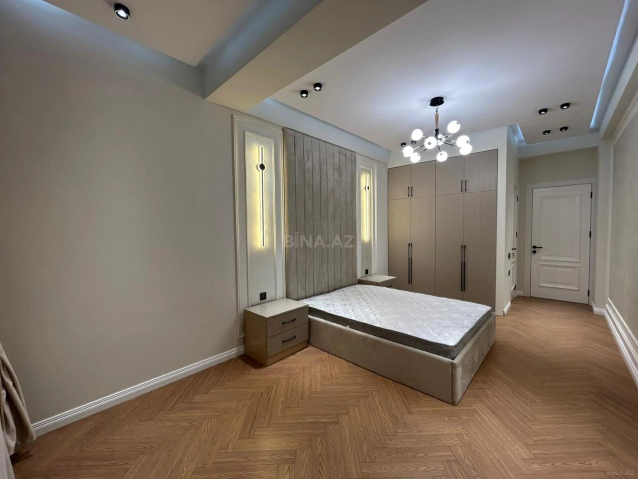 Satılır 3 otaqlı mənzil 135 m²