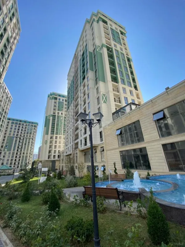 Satılır 4 otaqlı mənzil 219.6 m²