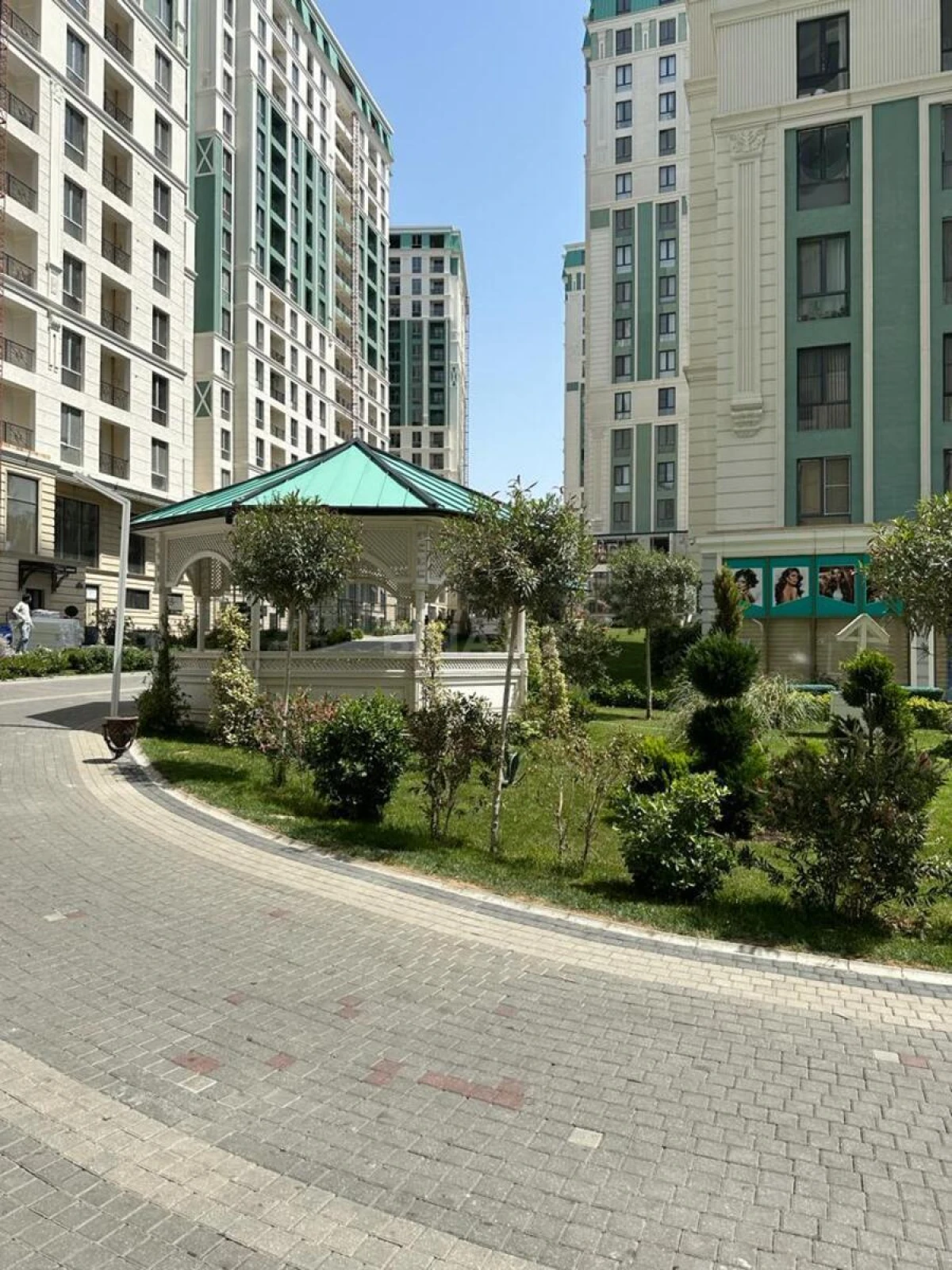 Satılır 4 otaqlı mənzil 219.6 m²