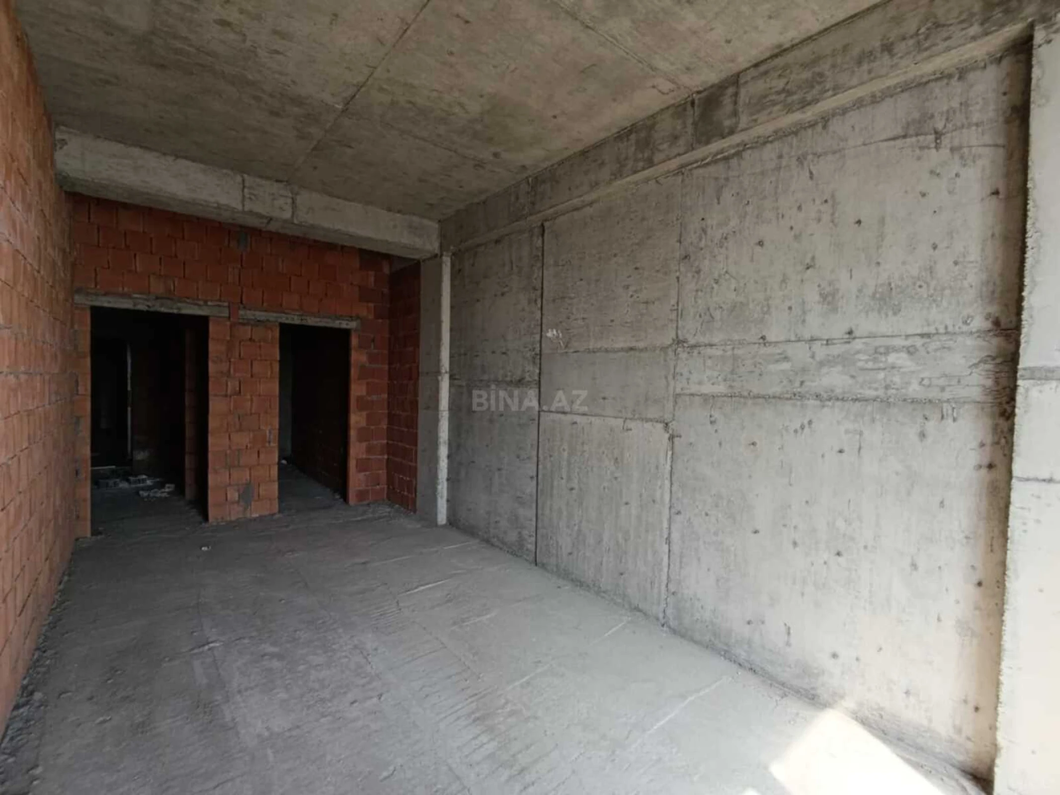 Satılır 4 otaqlı mənzil 219.6 m²