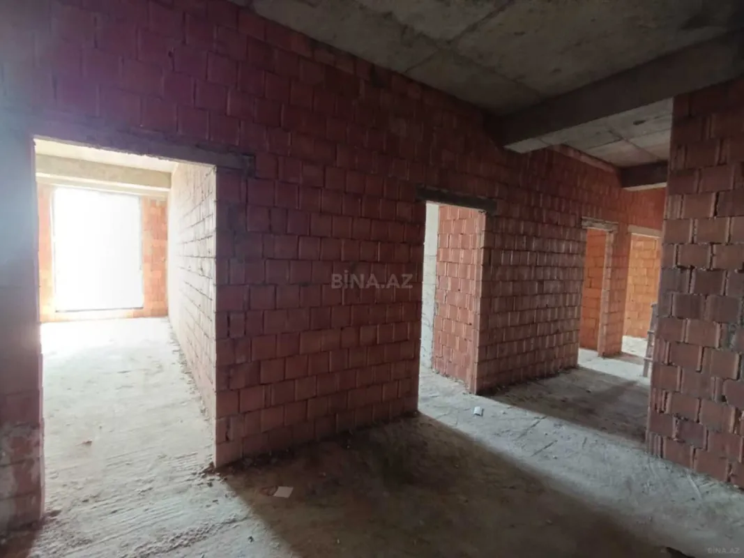 Satılır 4 otaqlı mənzil 219.6 m²