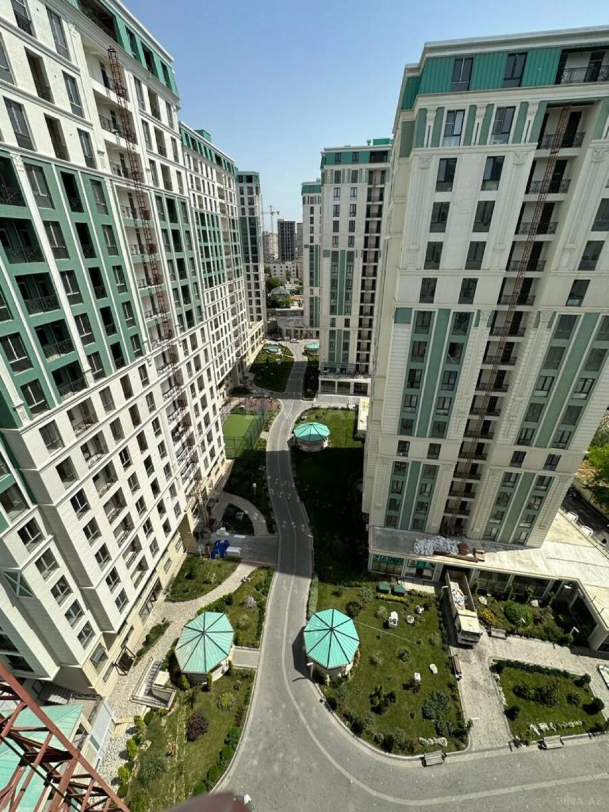 Satılır 4 otaqlı mənzil 219.6 m²