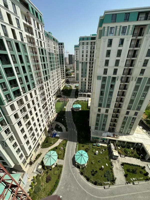 Satılır 4 otaqlı mənzil 219.6 m²