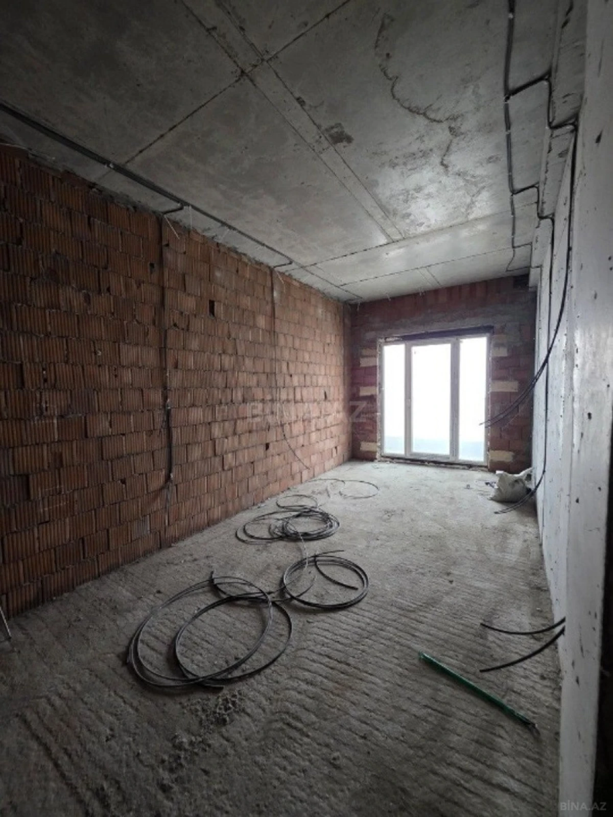 Satılır 3 otaqlı mənzil 136 m²