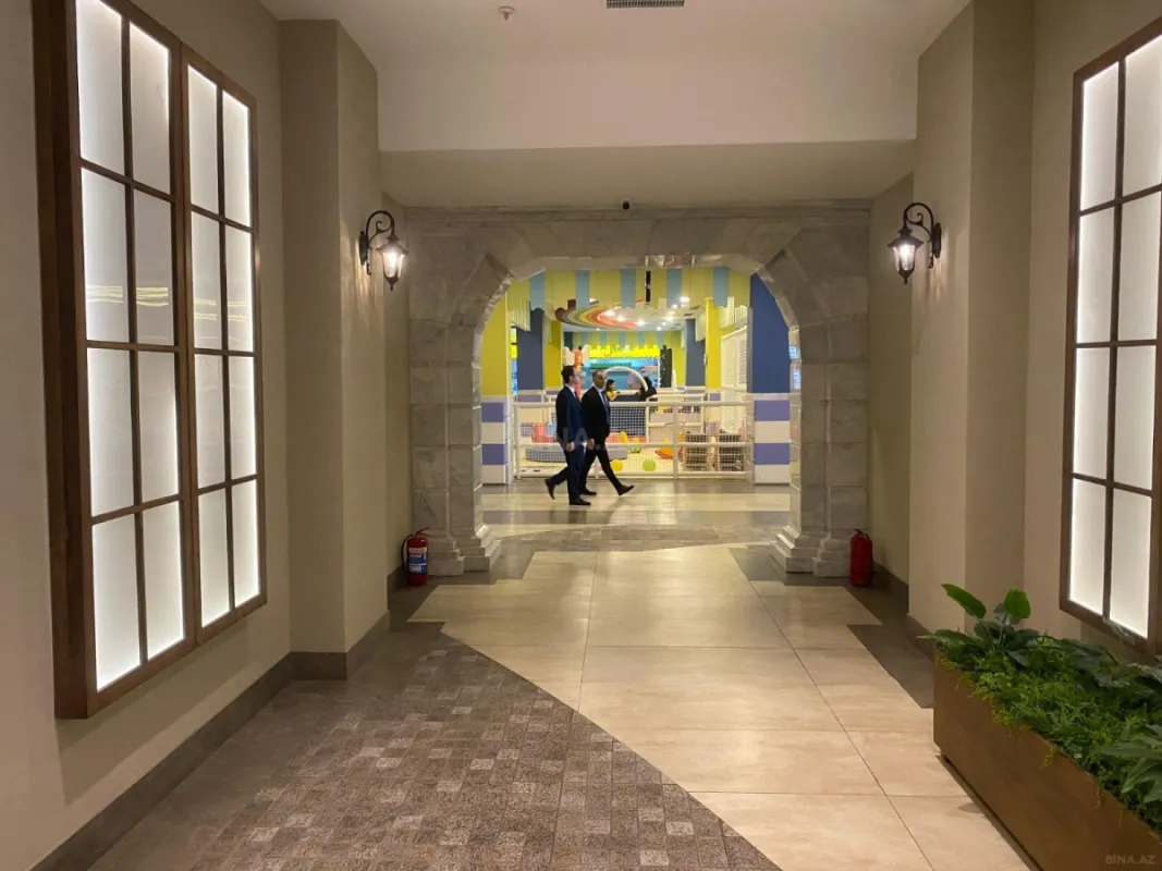 Satılır 4 otaqlı mənzil 220.5 m²