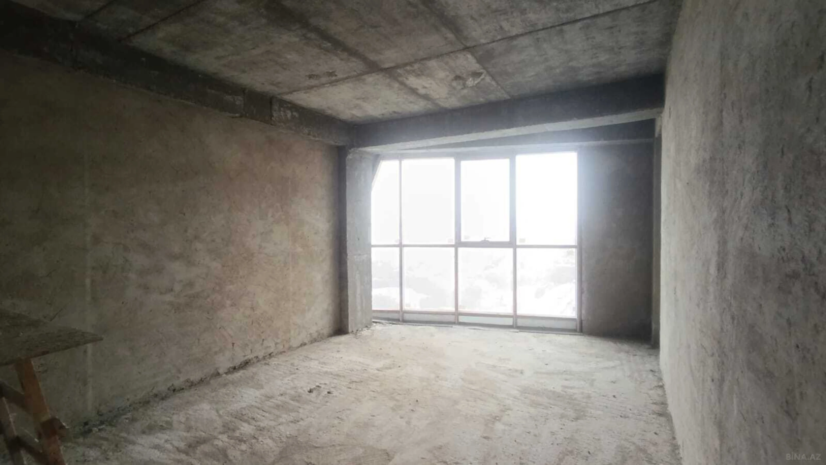 Satılır 4 otaqlı mənzil 220.5 m²