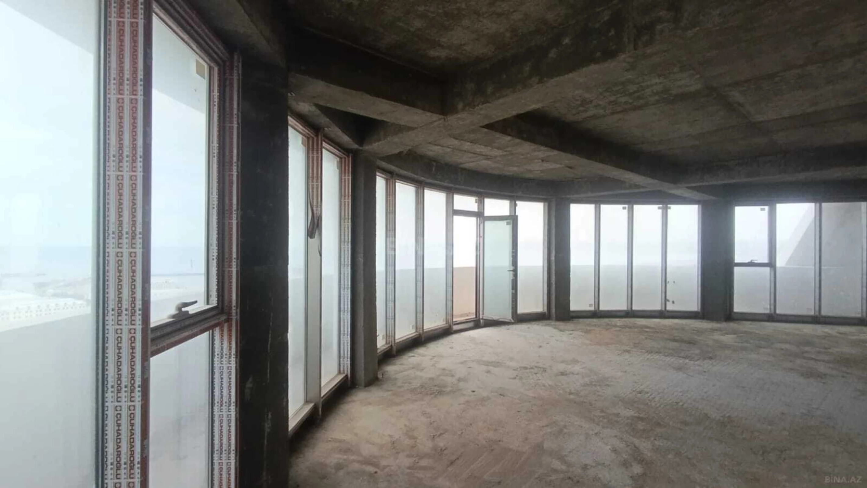 Satılır 4 otaqlı mənzil 220.5 m²