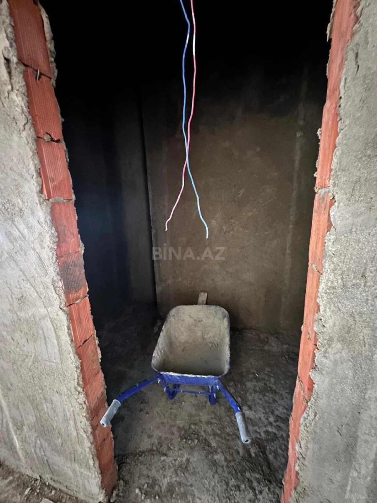 Satılır 3 otaqlı mənzil 97 m²