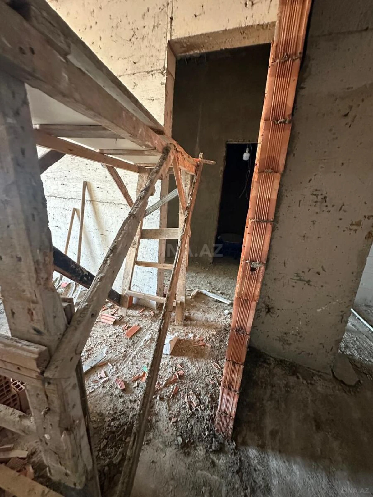 Satılır 3 otaqlı mənzil 97 m²