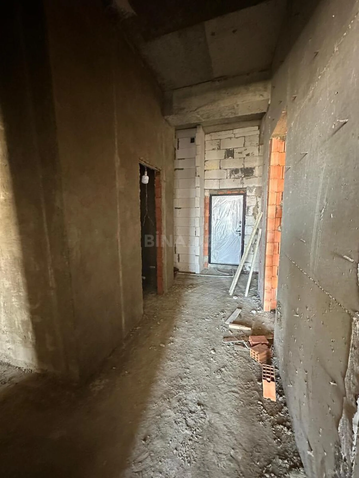 Satılır 3 otaqlı mənzil 97 m²