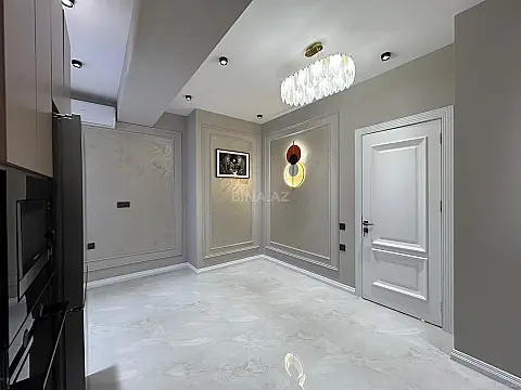 Satılır 4 otaqlı mənzil 137 m²