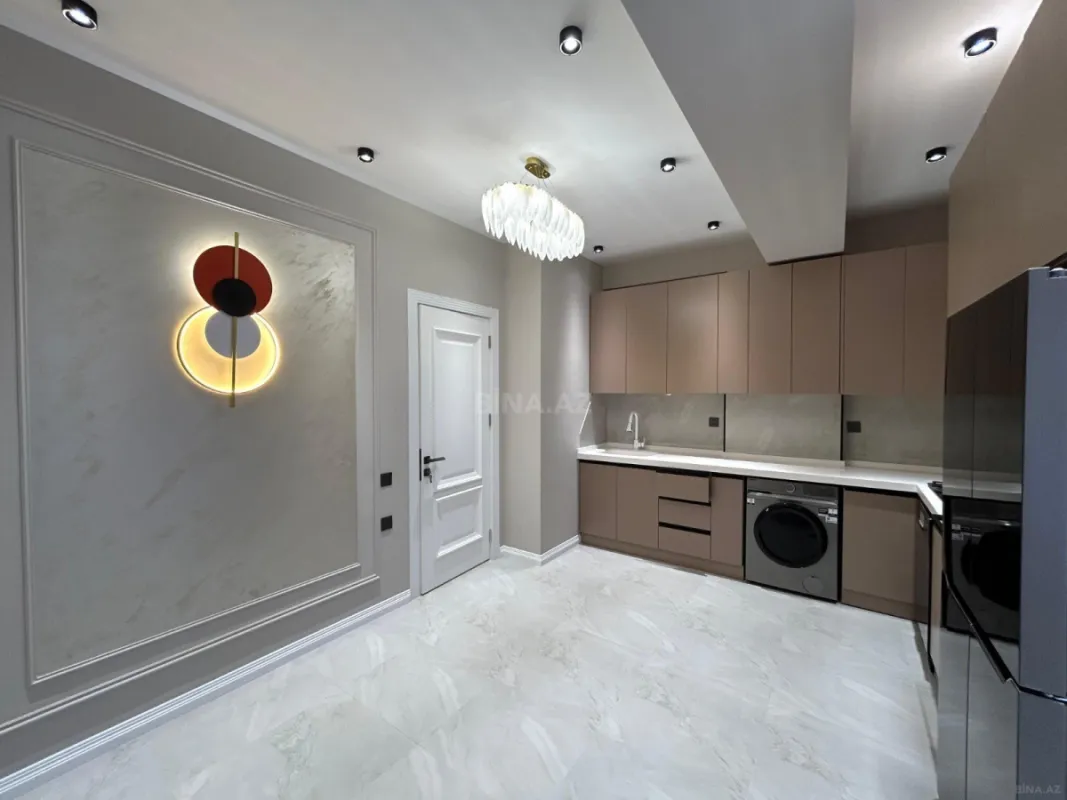 Satılır 4 otaqlı mənzil 137 m²