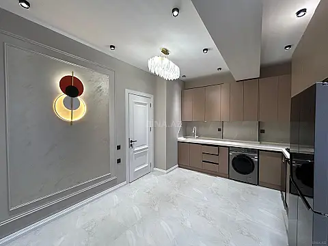 Satılır 4 otaqlı mənzil 137 m²