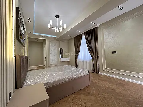 Satılır 4 otaqlı mənzil 137 m²