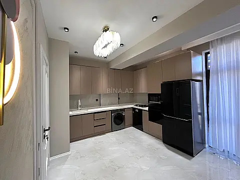 Satılır 4 otaqlı mənzil 137 m²