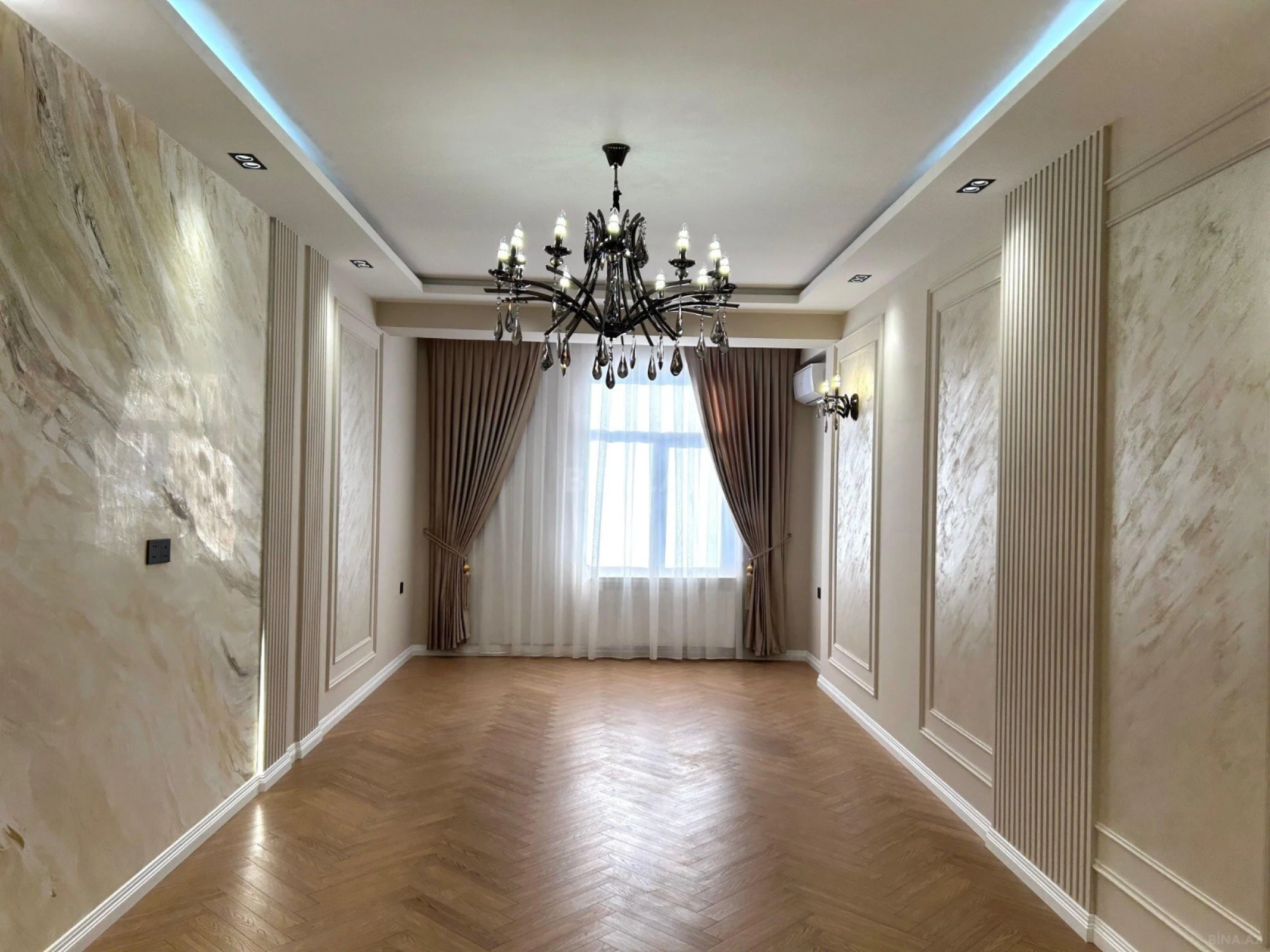 Satılır 4 otaqlı mənzil 137 m²