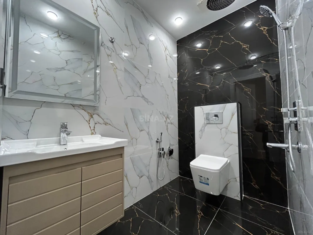 Satılır 4 otaqlı mənzil 137 m²