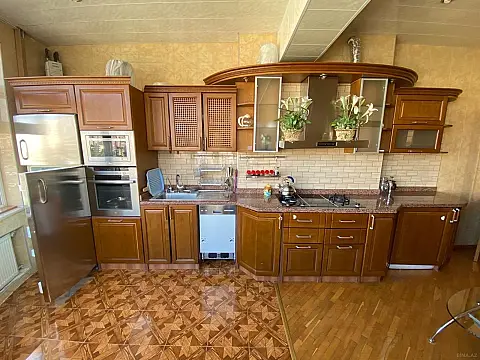 Satılır 3 otaqlı mənzil 160 m²