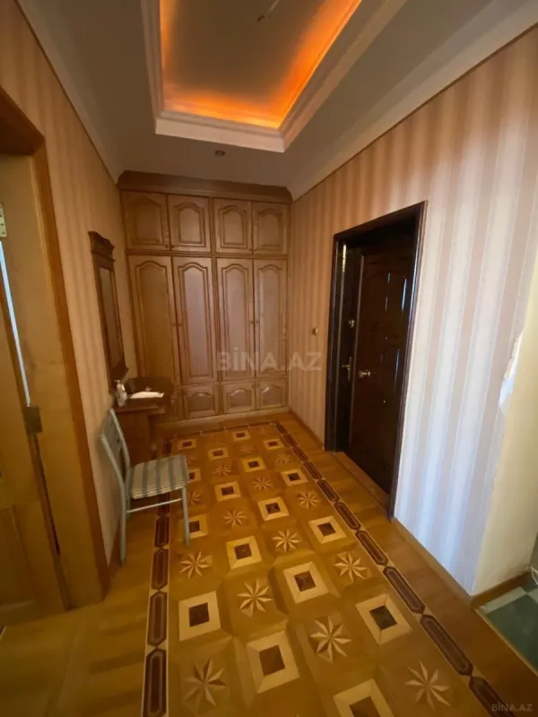 Satılır 3 otaqlı mənzil 160 m²