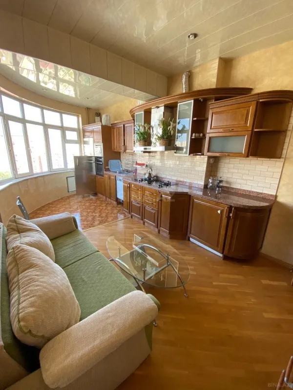 Satılır 3 otaqlı mənzil 160 m²