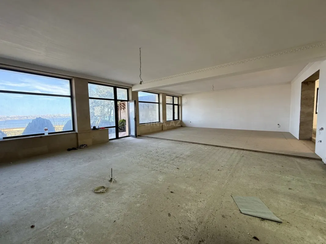 Satılır 9 otaqlı həyət evi 800 m²