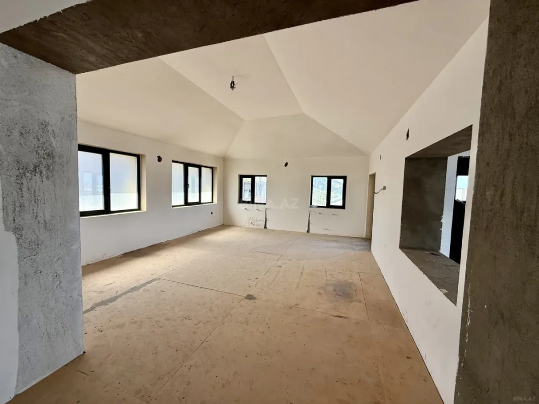 Satılır 9 otaqlı həyət evi 800 m²
