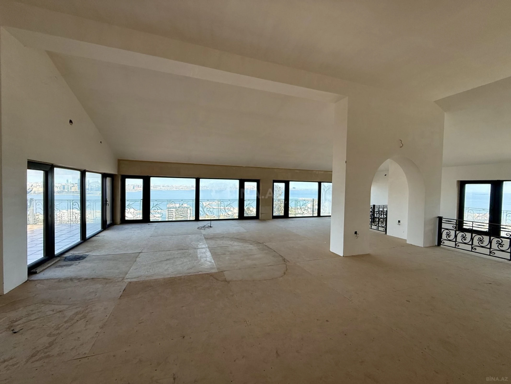 Satılır 9 otaqlı həyət evi 800 m²
