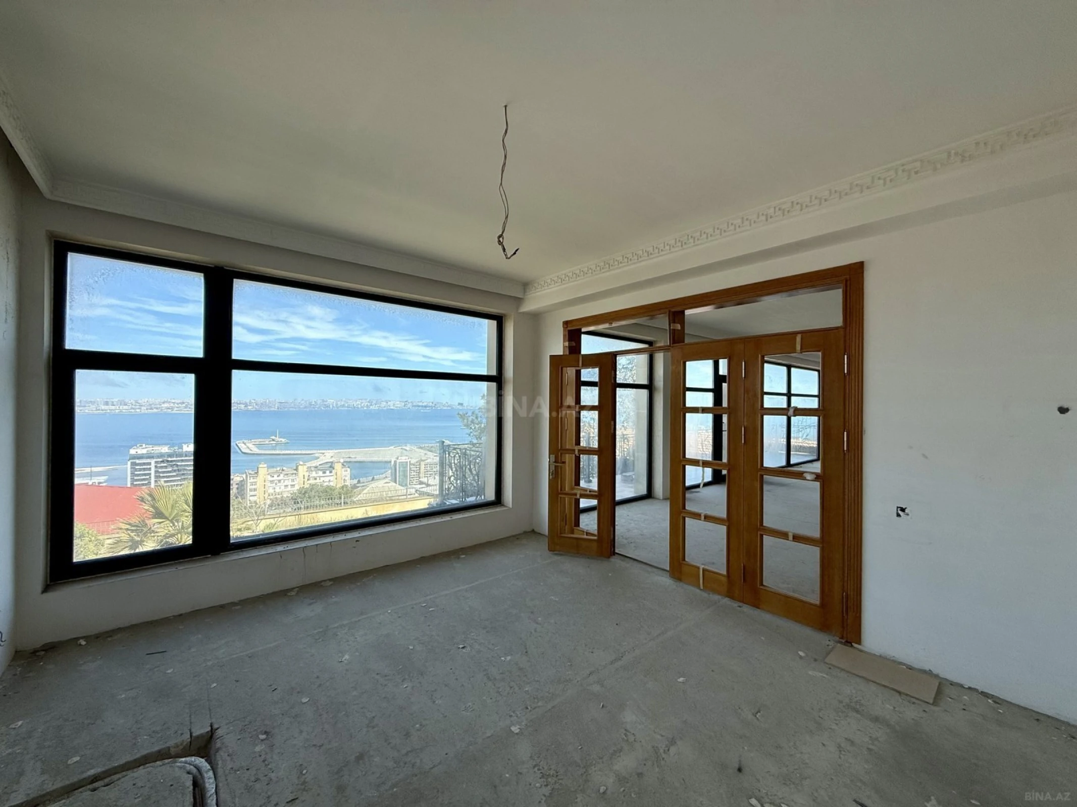 Satılır 9 otaqlı həyət evi 800 m²