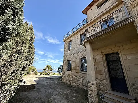 Satılır 9 otaqlı həyət evi 800 m²