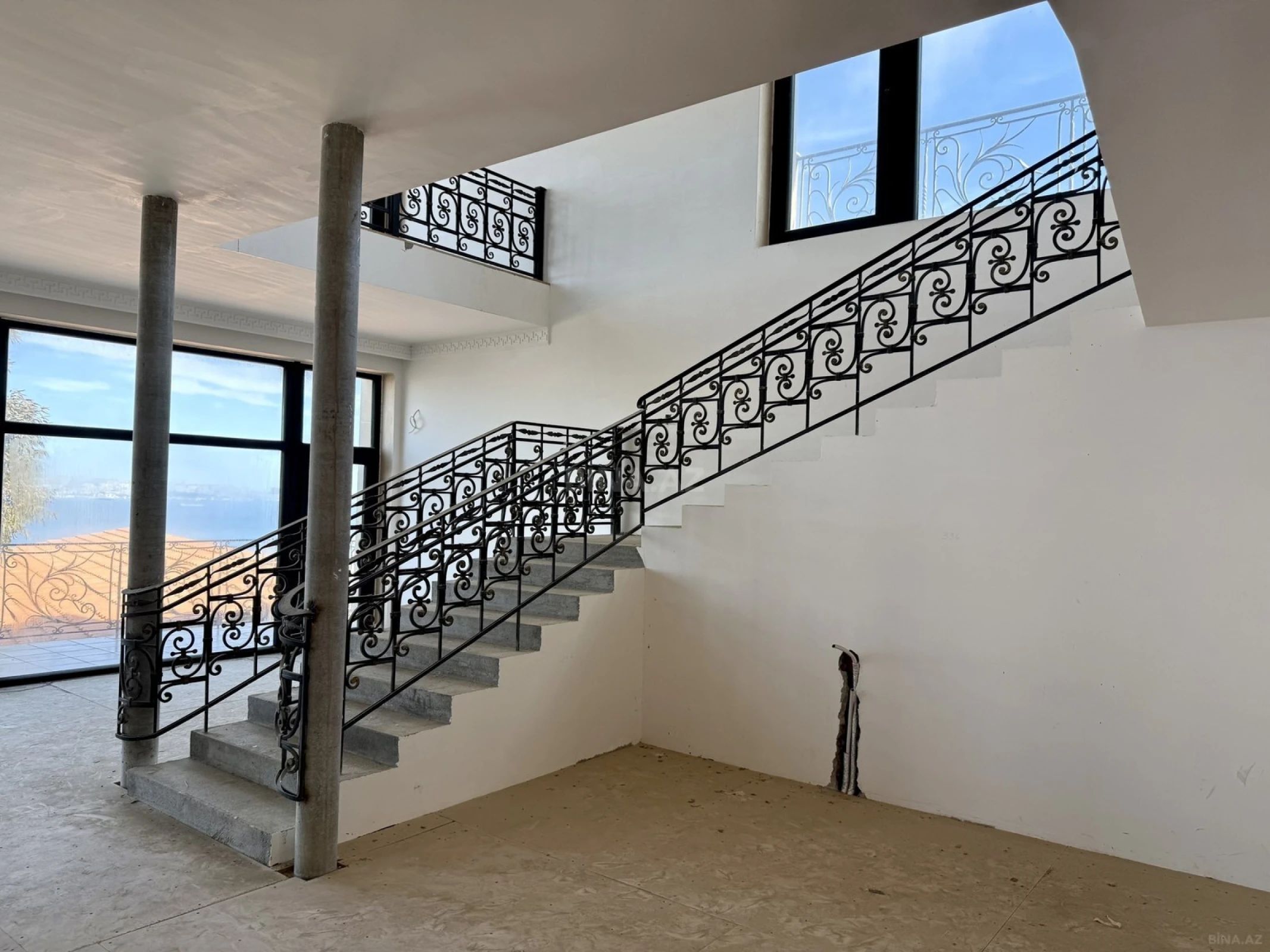 Satılır 9 otaqlı həyət evi 800 m²