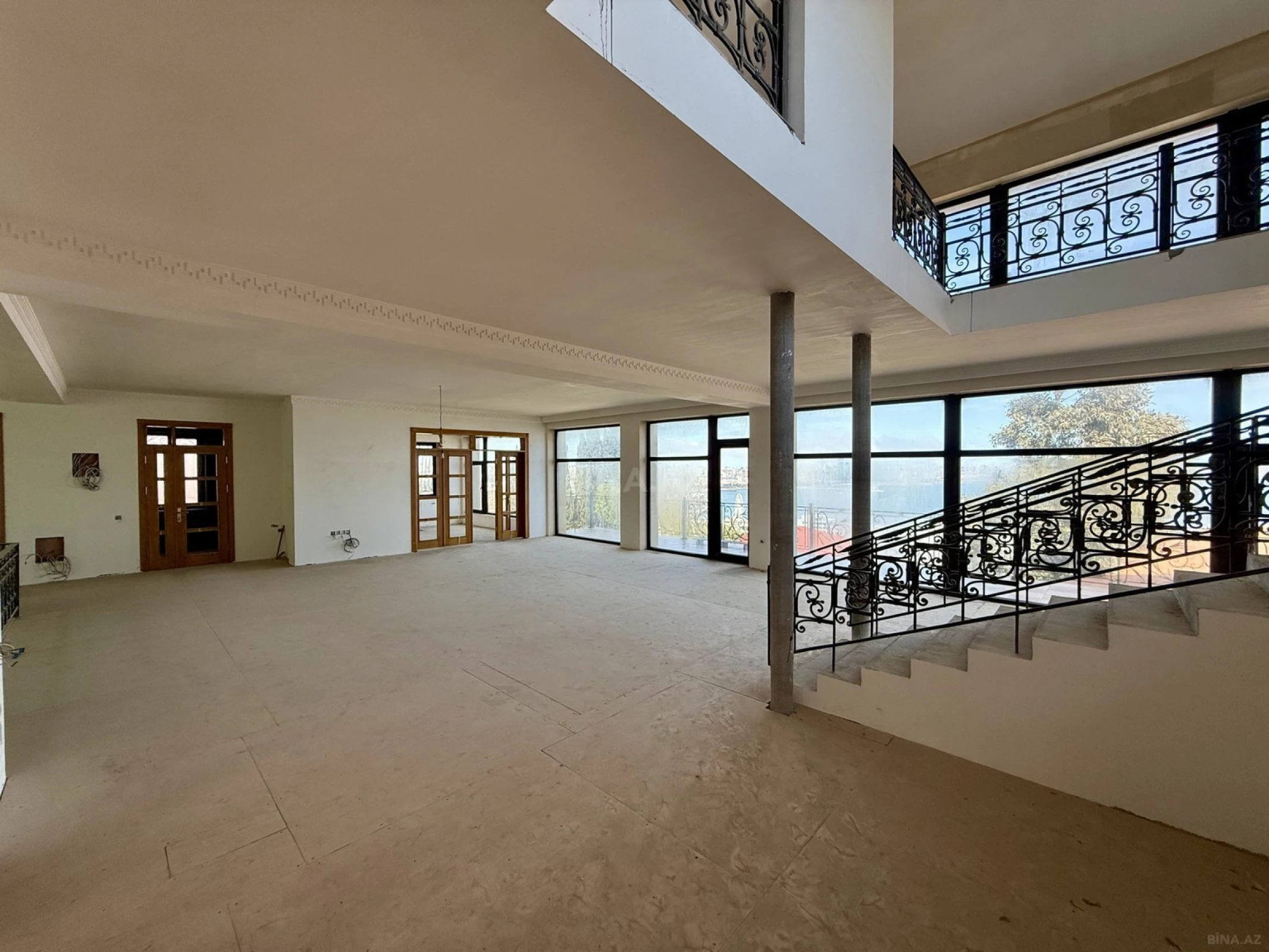Satılır 9 otaqlı həyət evi 800 m²