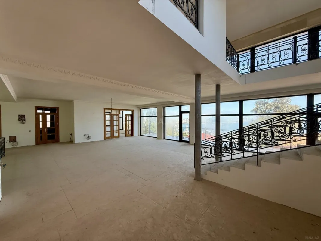 Satılır 9 otaqlı həyət evi 800 m²