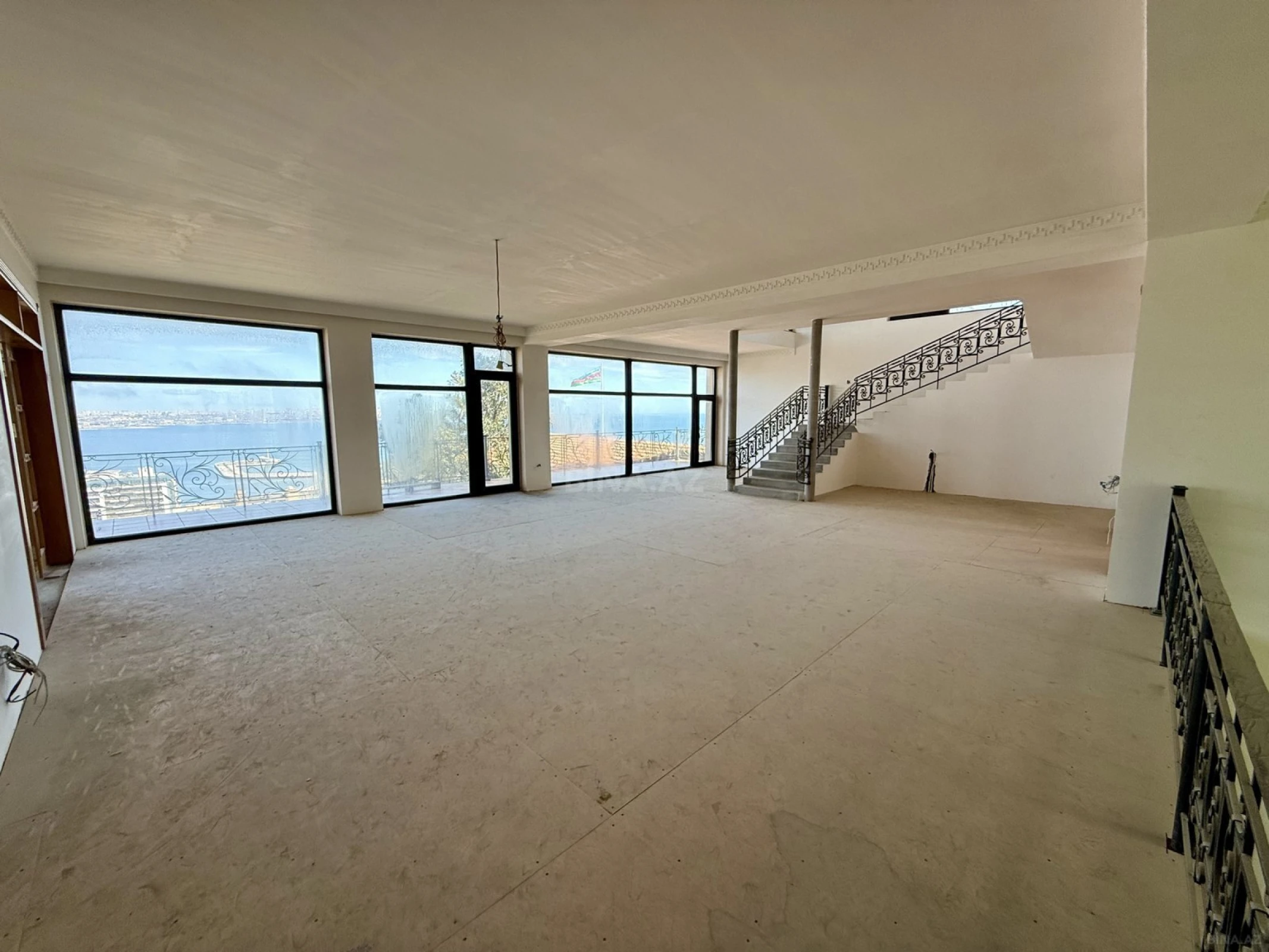 Satılır 9 otaqlı həyət evi 800 m²