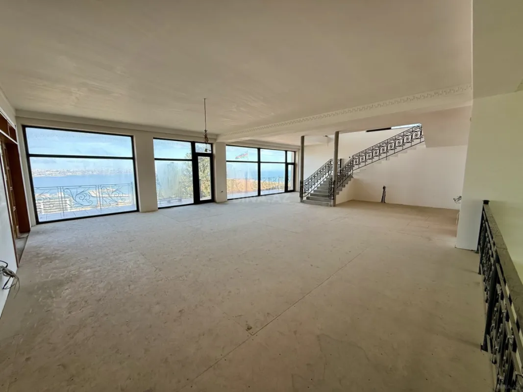 Satılır 9 otaqlı həyət evi 800 m²