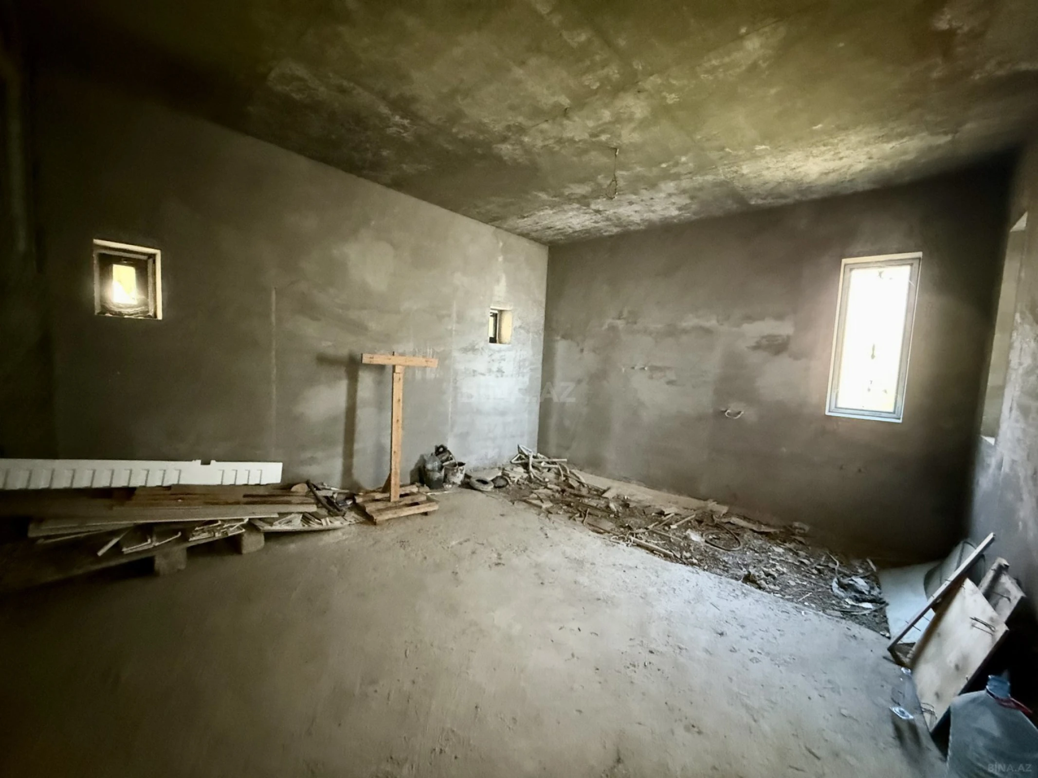 Satılır 9 otaqlı həyət evi 800 m²