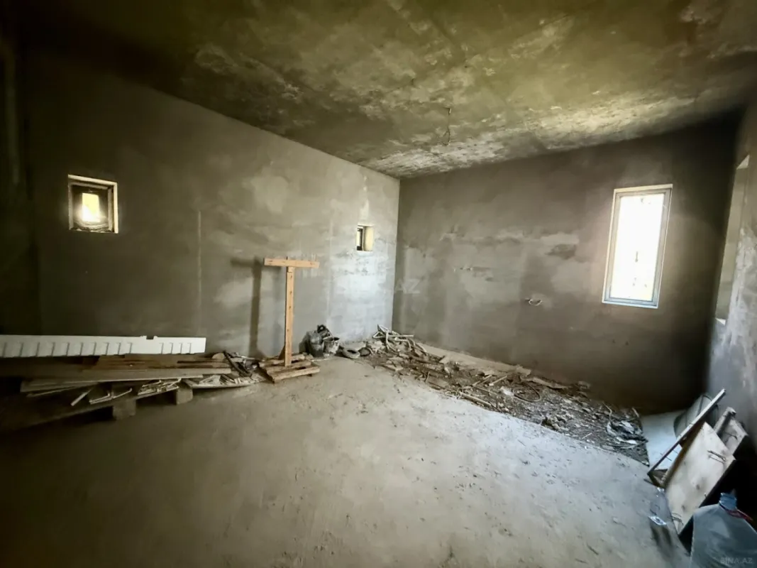 Satılır 9 otaqlı həyət evi 800 m²