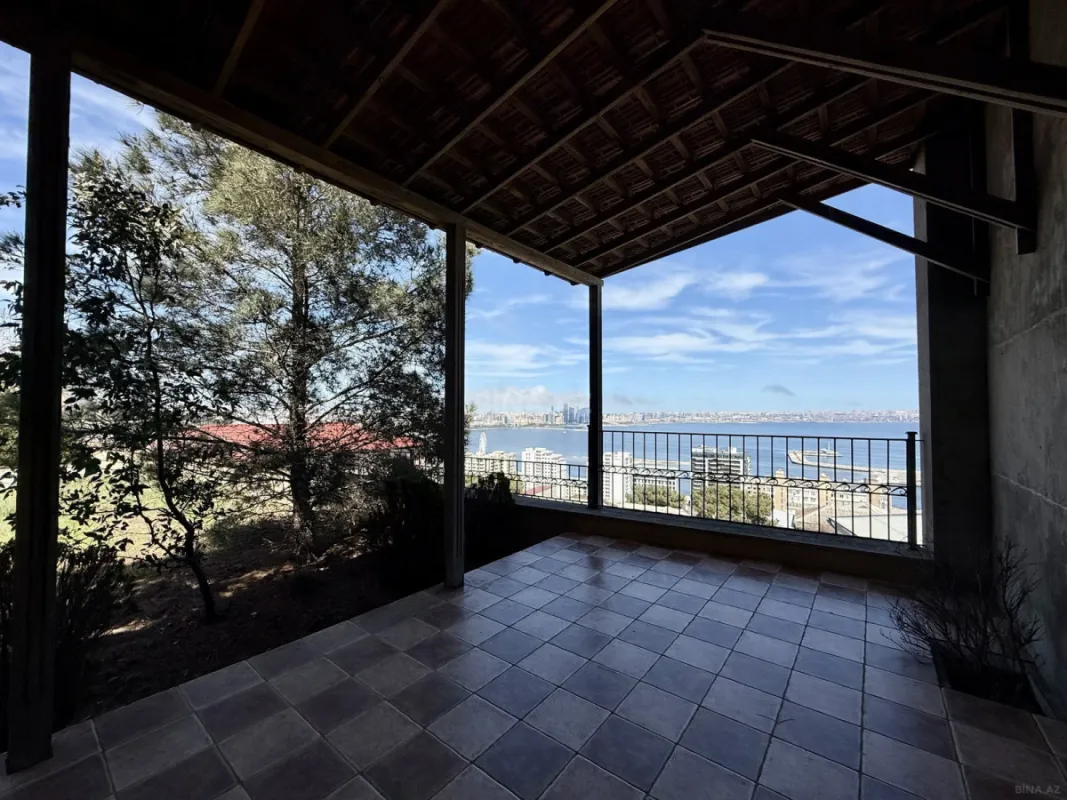 Satılır 9 otaqlı həyət evi 800 m²