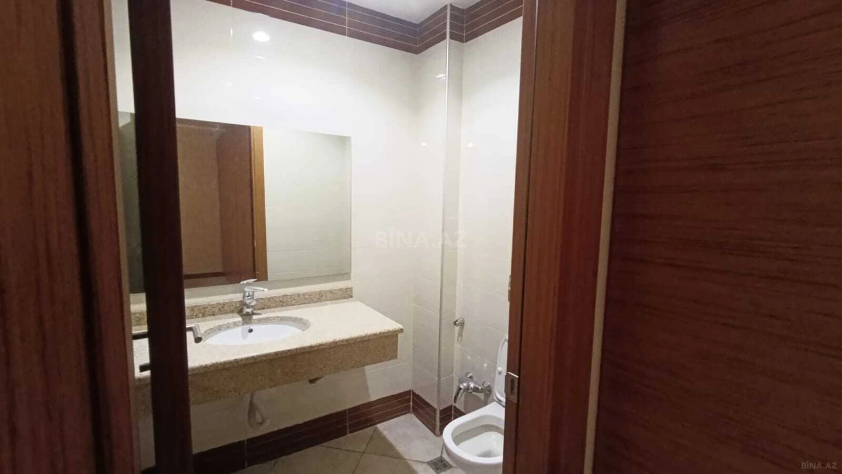 Satılır 3 otaqlı mənzil 170 m²