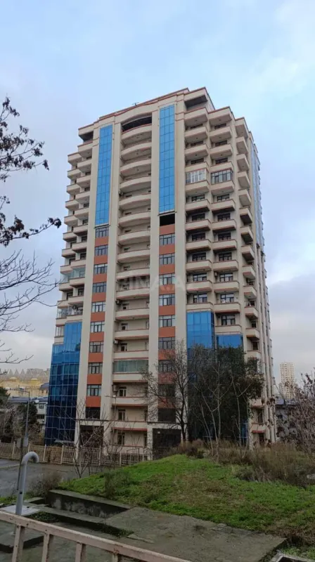 Satılır 3 otaqlı mənzil 170 m²