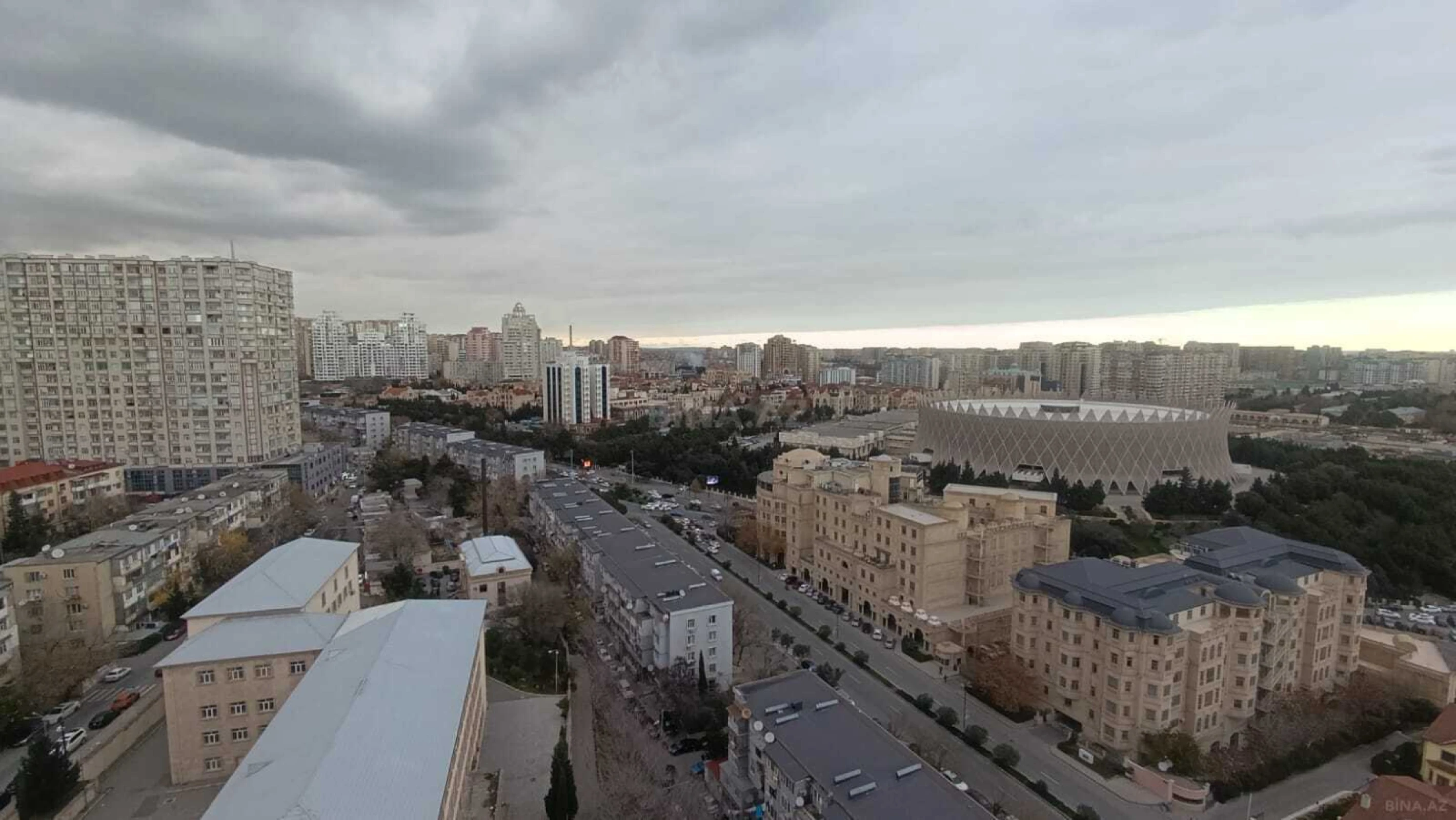 Satılır 3 otaqlı mənzil 170 m²