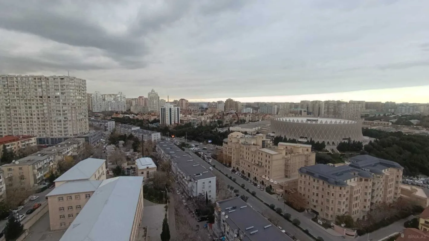 Satılır 3 otaqlı mənzil 170 m²