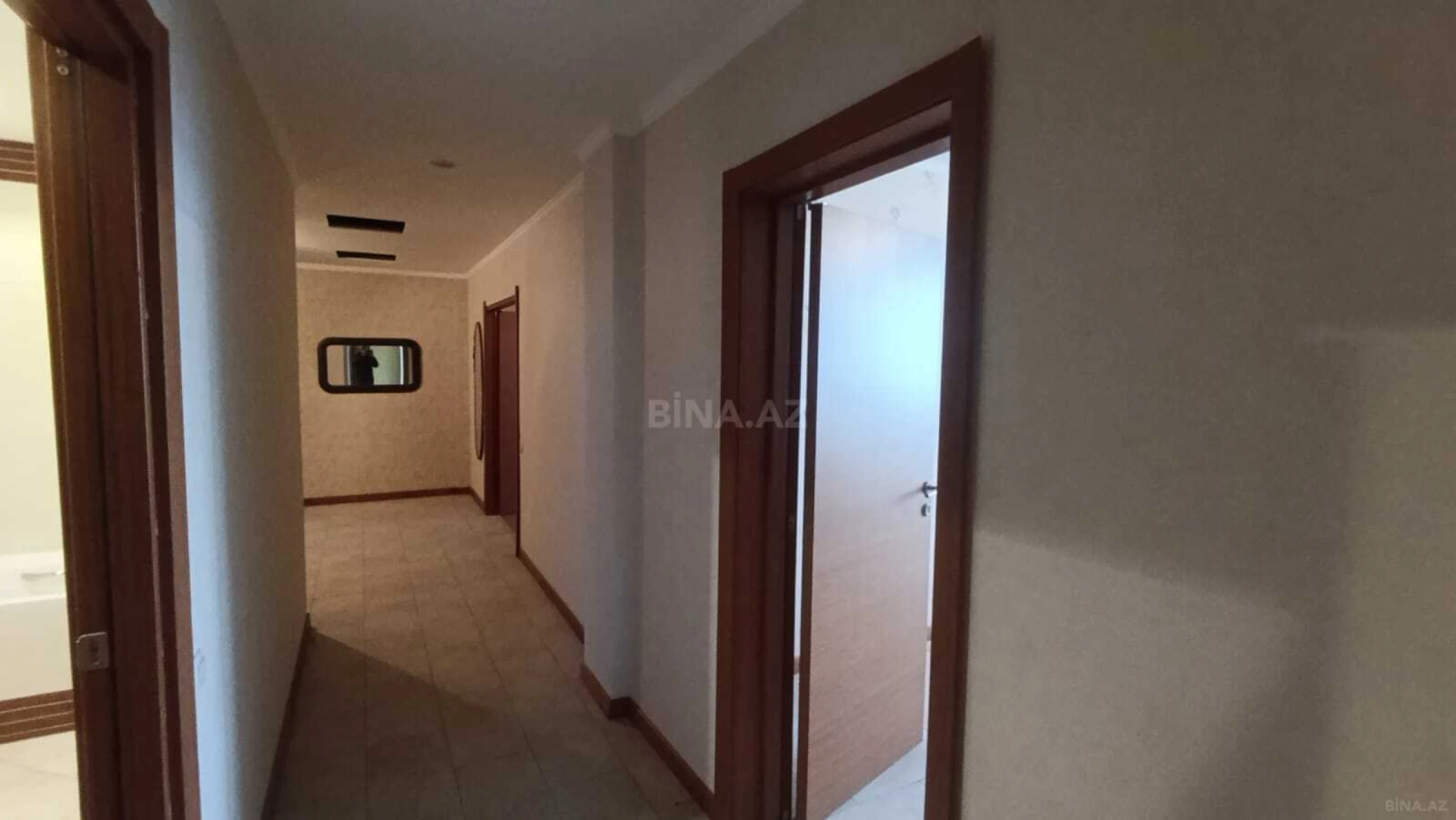 Satılır 3 otaqlı mənzil 170 m²