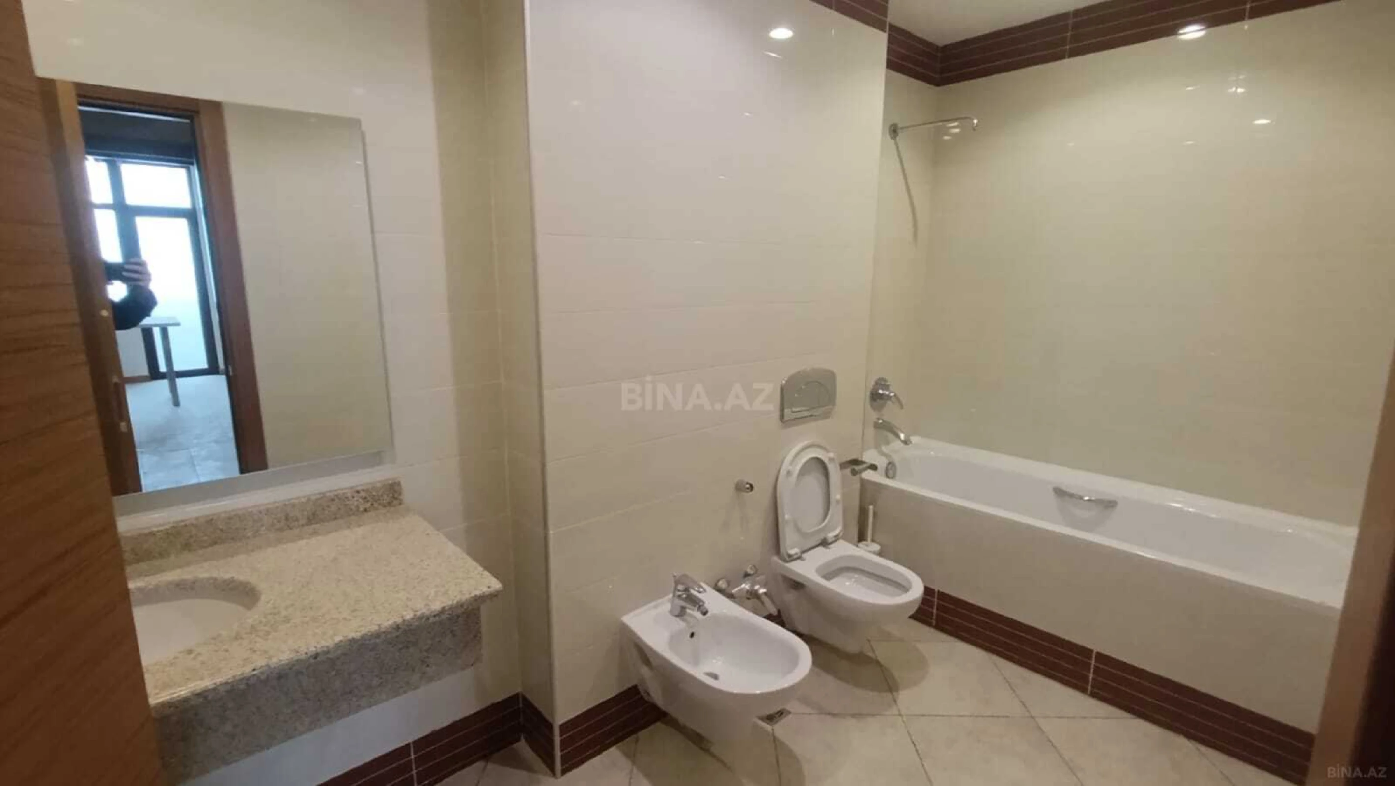 Satılır 3 otaqlı mənzil 170 m²