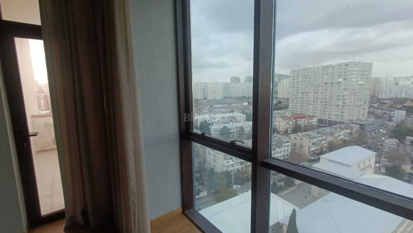 Satılır 3 otaqlı mənzil 170 m²