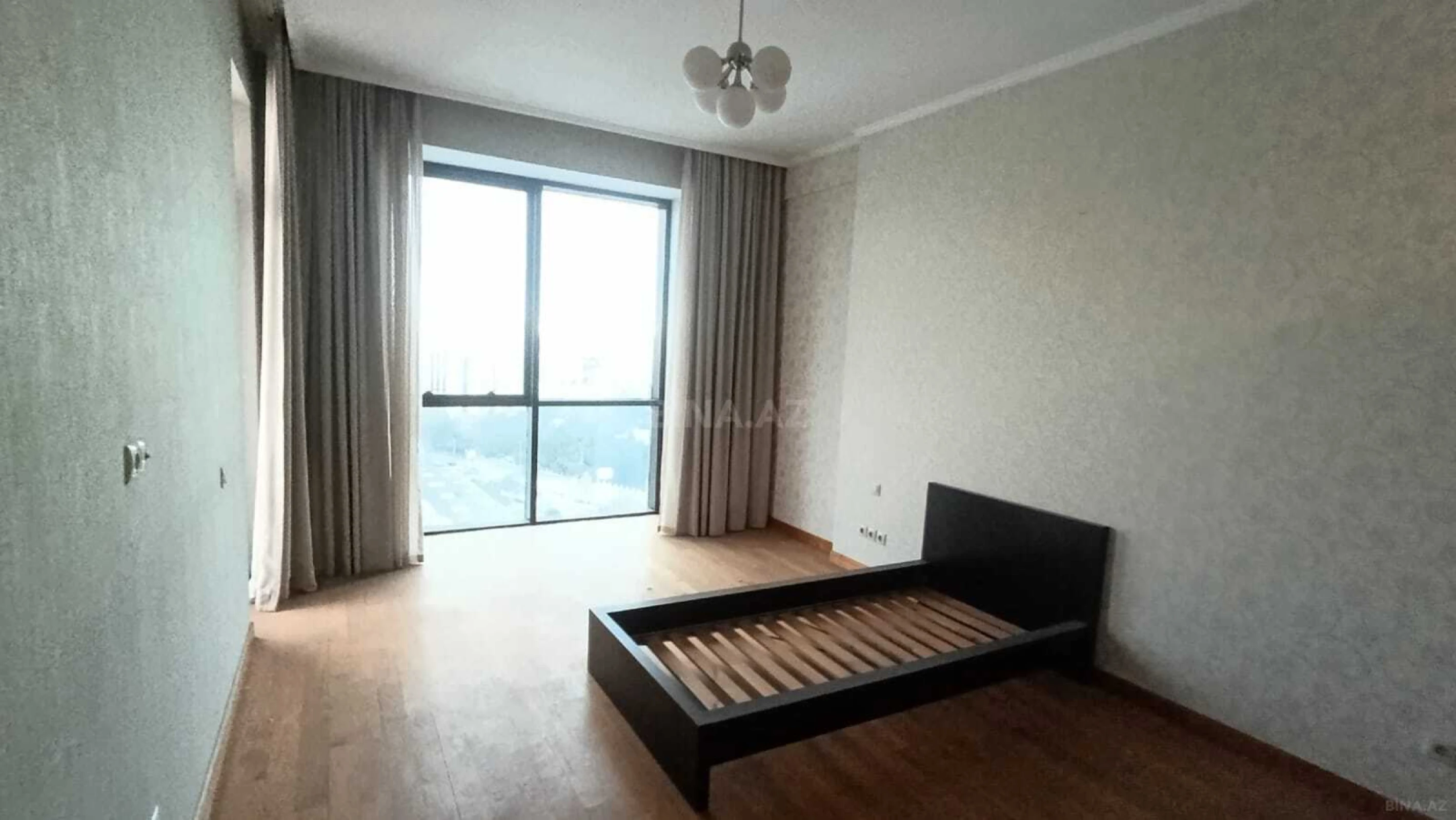Satılır 3 otaqlı mənzil 170 m²