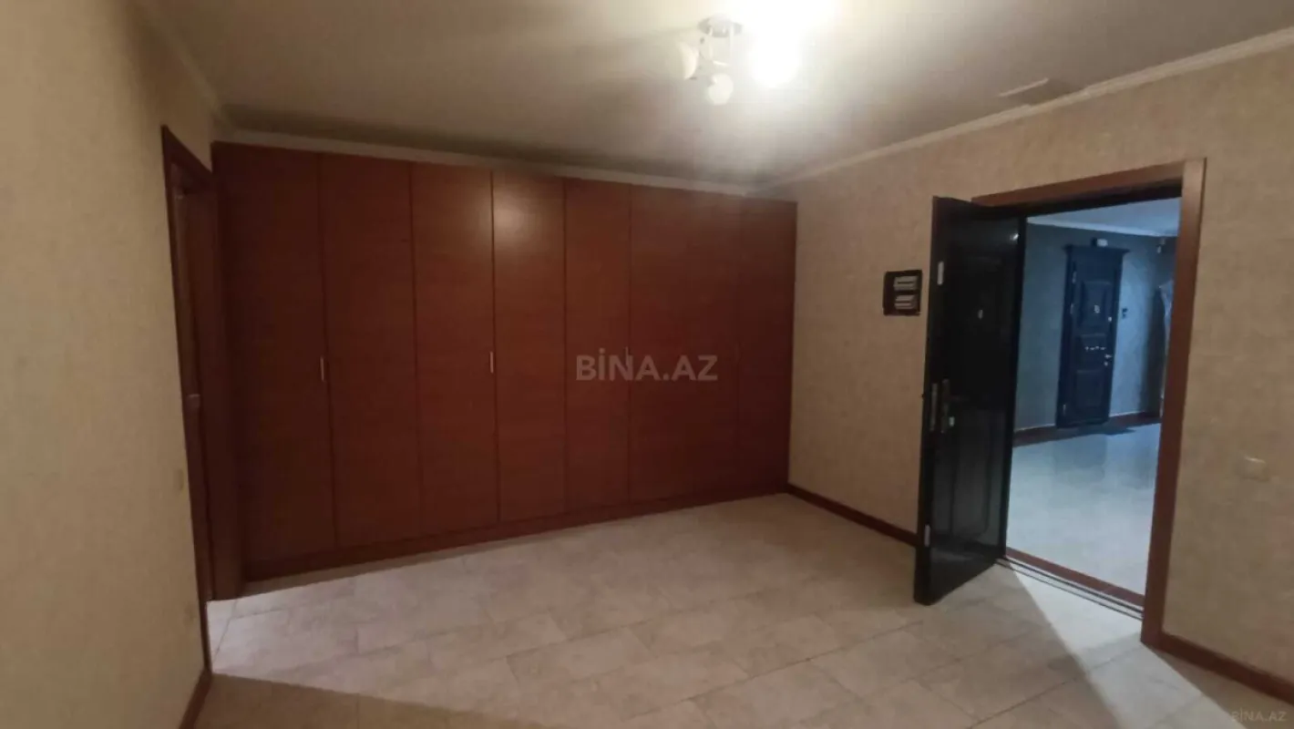 Satılır 3 otaqlı mənzil 170 m²