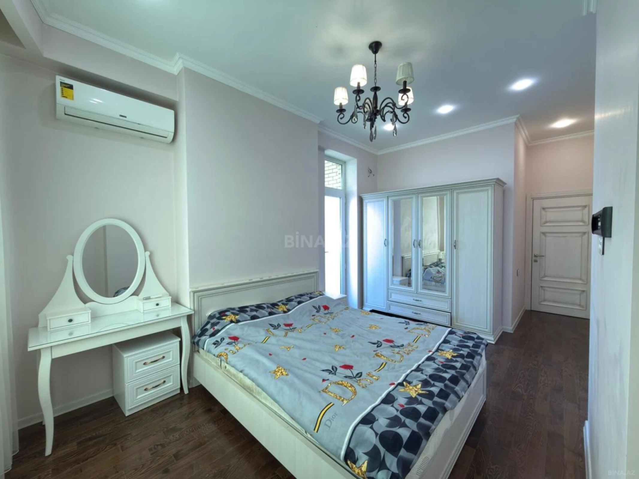 Satılır 3 otaqlı mənzil 120 m²