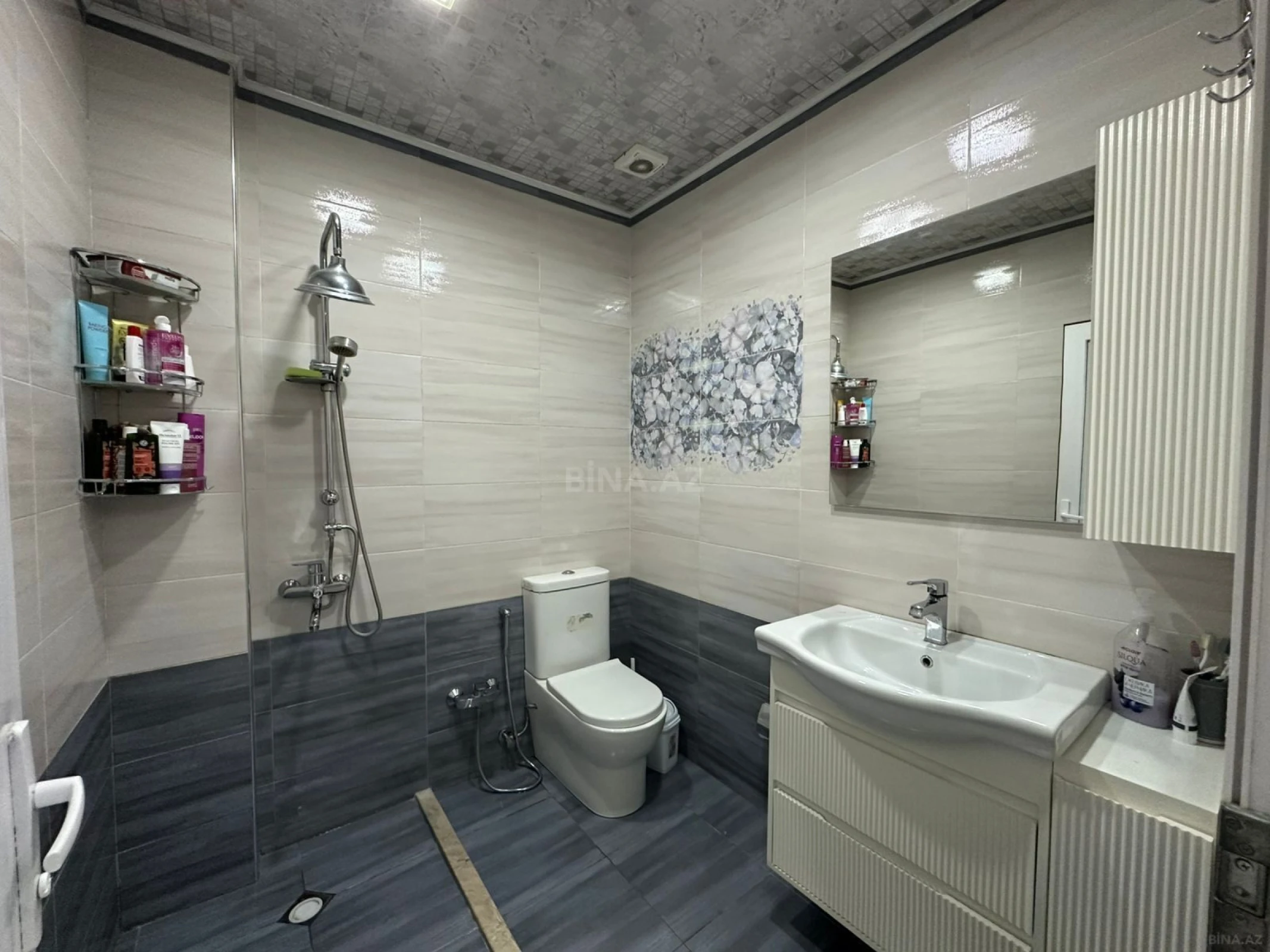 Satılır 2 otaqlı mənzil 62 m²